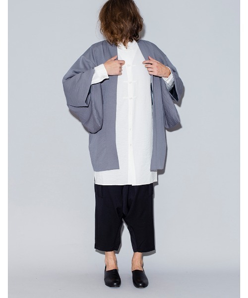 NO ID.(ノーアイディ)の「mcg2563-ワイドスリーブガウン(カーディガン/ボレロ・メンズ・ブラック/グレー・ONE SIZE)」の10枚目の写真