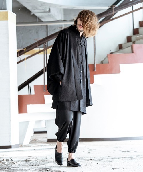 NO ID.(ノーアイディ)の「mcg2563-ワイドスリーブガウン(カーディガン/ボレロ・メンズ・ブラック/グレー・ONE SIZE)」の12枚目の写真