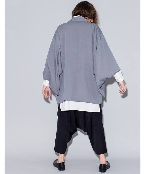 NO ID.(ノーアイディ)の「mcg2563-ワイドスリーブガウン(カーディガン/ボレロ・メンズ・ブラック/グレー・ONE SIZE)」の17枚目の写真