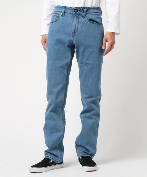 VOLCOM(ボルコム)の「SOLVER ストレッチデニム A1931503(デニムパンツ・メンズ・ライトインディゴブルー/ノンウォッシュ・32inch/30inch/28inch)」の2枚目の写真
