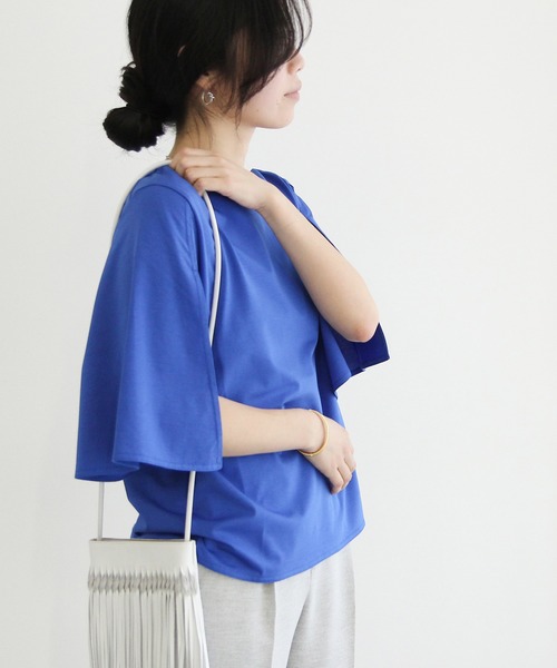 ADAM ET ROPE'（アダムエロペ）の「スリーブフレアSLITプルオーバー（シャツ/ブラウス・レディース・ブラック/ホワイト/ブルー・FREE）」の3枚目の写真