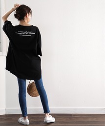 classicalelf（クラシカルエルフ）の「バックプリント空紡糸クルーネック無地ロング丈ビッグTシャツ(半端袖)（Tシャツ/カットソー）」