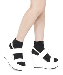 MiminyPiminy(ミミニー ピミニー) ダブルベルトの厚底ウェッジソールサンダル