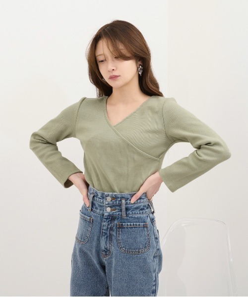 kicuri（キクリ）の「【低身長向けXSサイズ有】前後２WAYショートカシュクールリブトップス（Tシャツ/カットソー・レディース・ライトグリーン・X-SMALL/SMALL）」の4枚目の写真