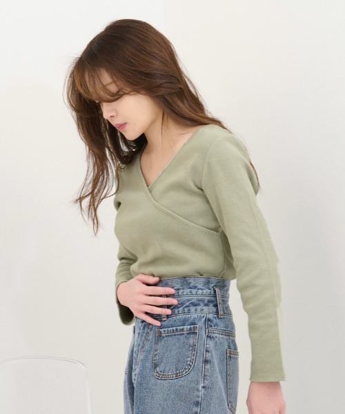 kicuri（キクリ）の「【低身長向けXSサイズ有】前後２WAYショートカシュクールリブトップス（Tシャツ/カットソー・レディース・ライトグリーン・X-SMALL/SMALL）」の10枚目の写真