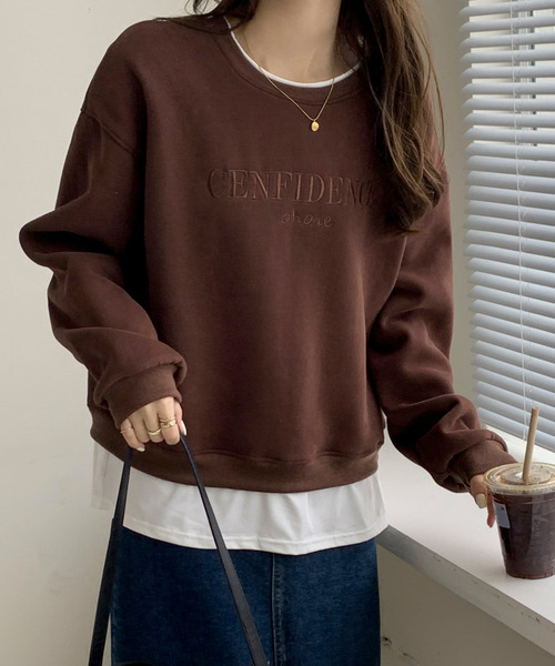 emi+(エミプラス)の「ボリュームスリーブ 刺繍ロゴトレーナー(スウェット・レディース・ライトピンク/オレンジ/グレー/ブルー/ネイビー/モカ/ブラウン/ボルドー・FREE)」の3枚目の写真