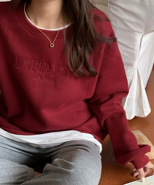 emi+(エミプラス)の「ボリュームスリーブ 刺繍ロゴトレーナー(スウェット・レディース・ライトピンク/オレンジ/グレー/ブルー/ネイビー/モカ/ブラウン/ボルドー・FREE)」の8枚目の写真
