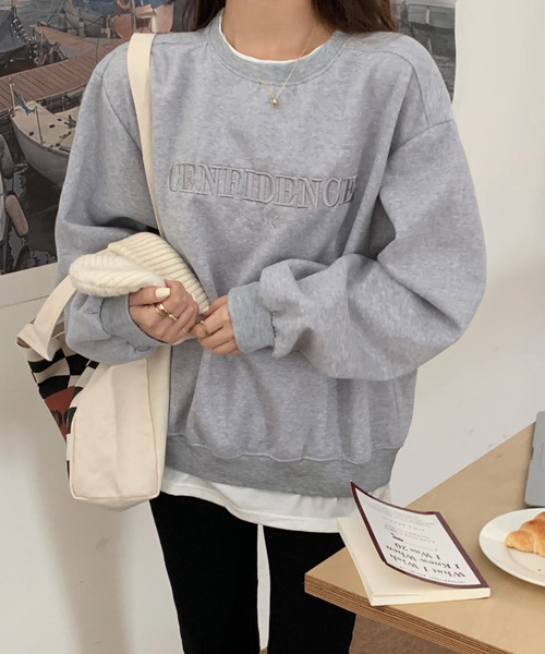 emi+(エミプラス)の「ボリュームスリーブ 刺繍ロゴトレーナー(スウェット・レディース・ライトピンク/オレンジ/グレー/ブルー/ネイビー/モカ/ブラウン/ボルドー・FREE)」の17枚目の写真