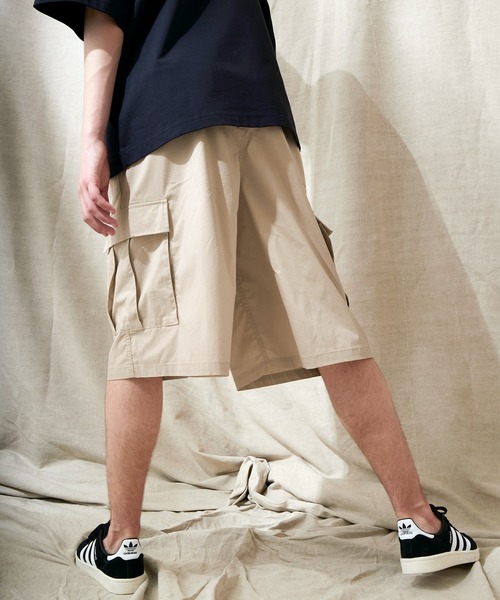 EMMA CLOTHES(エマクローズ)の「コットンナイロンストレッチ ワイドシルエットカーゴショーツ EMMA CLOTHES(その他パンツ・メンズ・ライラック/ブラック/ベージュ・L/M)」の18枚目の写真