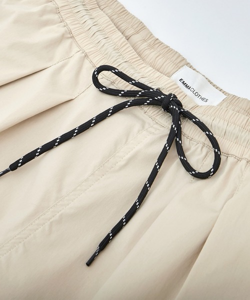 EMMA CLOTHES(エマクローズ)の「コットンナイロンストレッチ ワイドシルエットカーゴショーツ EMMA CLOTHES(その他パンツ・メンズ・ライラック/ブラック/ベージュ・L/M)」の6枚目の写真