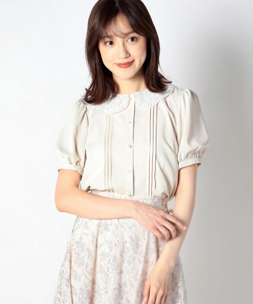LODISPOTTO(ロディスポット)の「レースカラーふんわりパフブラウス(シャツ/ブラウス・レディース・ピンクベージュ/ホワイト・MEDIUM)」の2枚目の写真