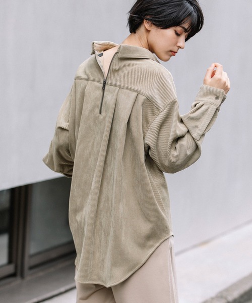 Munich(ミューニック)の「ストレッチコーデュロイバックジップシャツブラウス(セットアップ可)(シャツ/ブラウス・レディース・ベージュ/アイボリー/ダークグレー/グレイッシュブルー・FREE)」の3枚目の写真