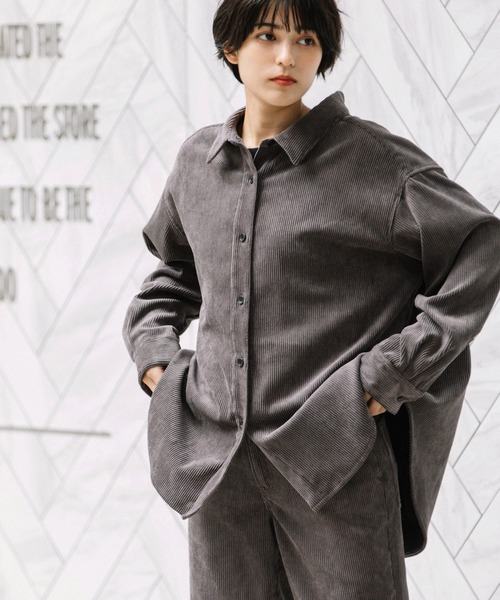 Munich(ミューニック)の「ストレッチコーデュロイバックジップシャツブラウス(セットアップ可)(シャツ/ブラウス・レディース・ベージュ/アイボリー/ダークグレー/グレイッシュブルー・FREE)」の2枚目の写真