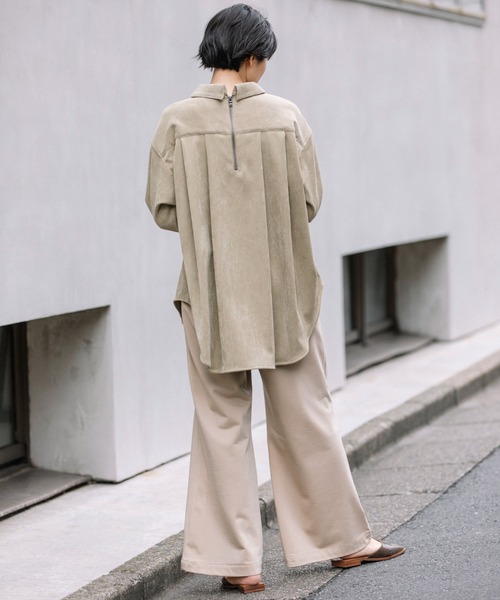 Munich(ミューニック)の「ストレッチコーデュロイバックジップシャツブラウス(セットアップ可)(シャツ/ブラウス・レディース・ベージュ/アイボリー/ダークグレー/グレイッシュブルー・FREE)」の12枚目の写真
