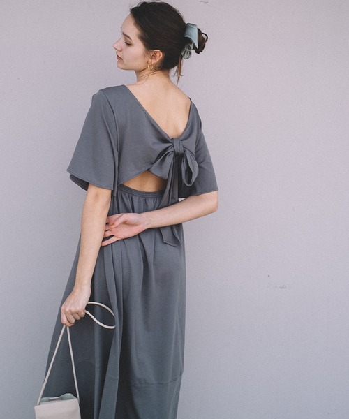 CAMILLE EAU（カミーユオー）の「バックリボンフレアカットワンピース（ワンピース・レディース・チャコールグレー/ライトブルー/グレイッシュベージュ・MEDIUM）」の5枚目の写真