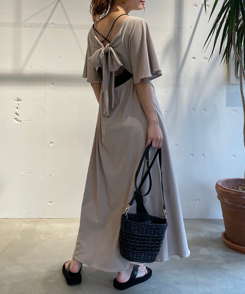 CAMILLE EAU（カミーユオー）の「バックリボンフレアカットワンピース（ワンピース・レディース・チャコールグレー/ライトブルー/グレイッシュベージュ・MEDIUM）」の10枚目の写真