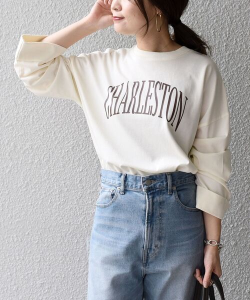 SHIPS(シップス)の「【WEB限定】ダブルフレアスリーブカレッジTEE◇(Tシャツ/カットソー・レディース・ダークグレー/チャコールグレー/ライトブルー/アイボリー/オフホワイト/サックスブルー・ONE SIZE)」の2枚目の写真