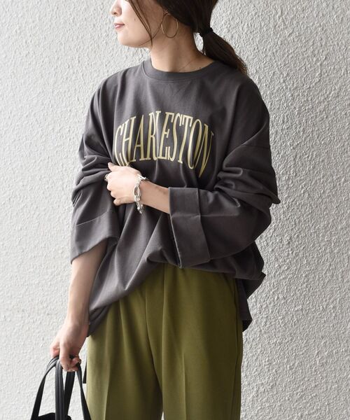 SHIPS(シップス)の「【WEB限定】ダブルフレアスリーブカレッジTEE◇(Tシャツ/カットソー・レディース・ダークグレー/チャコールグレー/ライトブルー/アイボリー/オフホワイト/サックスブルー・ONE SIZE)」の13枚目の写真
