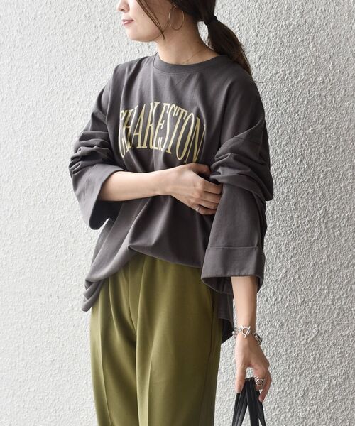 SHIPS(シップス)の「【WEB限定】ダブルフレアスリーブカレッジTEE◇(Tシャツ/カットソー・レディース・ダークグレー/チャコールグレー/ライトブルー/アイボリー/オフホワイト/サックスブルー・ONE SIZE)」の14枚目の写真