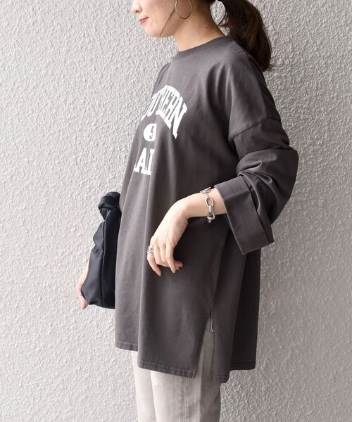 SHIPS(シップス)の「【WEB限定】ダブルフレアスリーブカレッジTEE◇(Tシャツ/カットソー・レディース・ダークグレー/チャコールグレー/ライトブルー/アイボリー/オフホワイト/サックスブルー・ONE SIZE)」の20枚目の写真