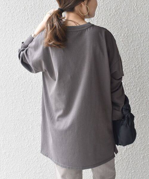 SHIPS(シップス)の「【WEB限定】ダブルフレアスリーブカレッジTEE◇(Tシャツ/カットソー・レディース・ダークグレー/チャコールグレー/ライトブルー/アイボリー/オフホワイト/サックスブルー・ONE SIZE)」の21枚目の写真
