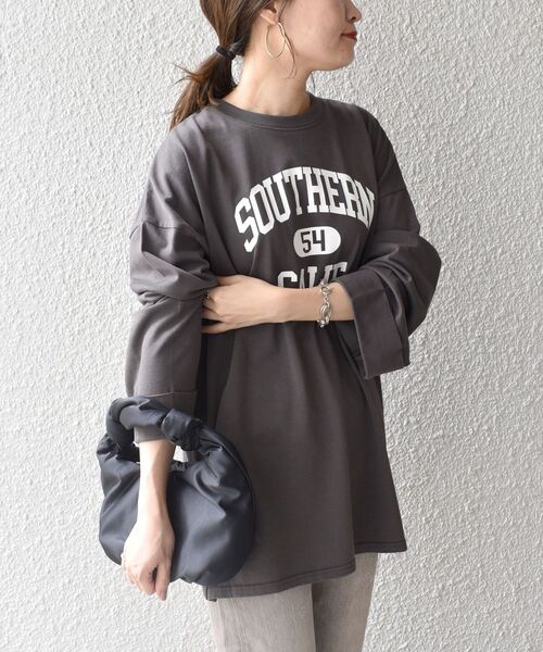 SHIPS(シップス)の「【WEB限定】ダブルフレアスリーブカレッジTEE◇(Tシャツ/カットソー・レディース・ダークグレー/チャコールグレー/ライトブルー/アイボリー/オフホワイト/サックスブルー・ONE SIZE)」の22枚目の写真