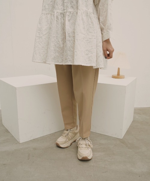 moi tytto(モイテュット)の「淡色イージーパンツ(その他パンツ・レディース・ベージュ/モカ・SMALL/MEDIUM)」の6枚目の写真