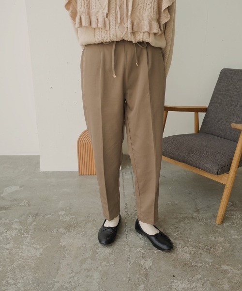 moi tytto(モイテュット)の「淡色イージーパンツ(その他パンツ・レディース・ベージュ/モカ・SMALL/MEDIUM)」の3枚目の写真