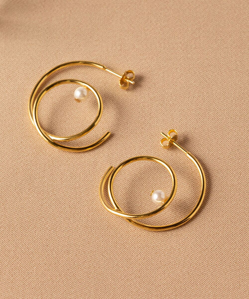 jorge morales（ホルヘモラレス）の「【jorge morales/ホルヘモラレス】ぐるりパールピアス（ピアス（両耳用）・レディース・ゴールド・FREE）」の3枚目の写真