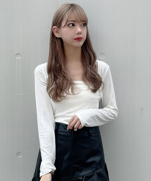 Crea titty&Co. PETIT(クレアティティーアンドコープチ)の「【Crea titty&Co.PETIT】ネックオープンカットトップス(Tシャツ/カットソー・レディース・ブラック/ホワイト・FREE)」の1枚目の写真