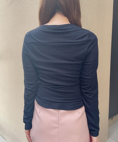 Crea titty&Co. PETIT(クレアティティーアンドコープチ)の「【Crea titty&Co.PETIT】ネックオープンカットトップス(Tシャツ/カットソー・レディース・ブラック/ホワイト・FREE)」の5枚目の写真