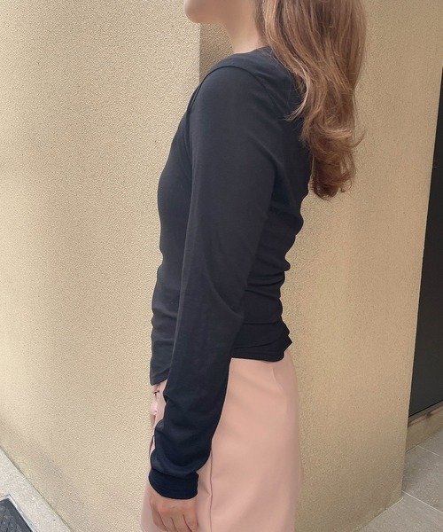 Crea titty&Co. PETIT(クレアティティーアンドコープチ)の「【Crea titty&Co.PETIT】ネックオープンカットトップス(Tシャツ/カットソー・レディース・ブラック/ホワイト・FREE)」の4枚目の写真