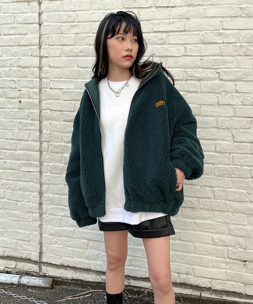 RASVOA(ラスボア)の「カレッジロゴオーバーボアブルゾン(ブルゾン・レディース・ブラック/パープル/グリーン・FREE)」の6枚目の写真