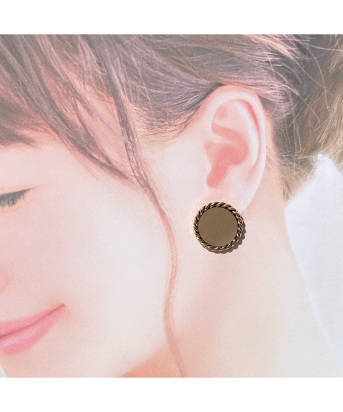 tone(トーン)の「【-lensa-】タルトみたいなピアス(MA)(ピアス(両耳用)・レディース・ブラック/ブラウン/マスタード・FREE)」の1枚目の写真