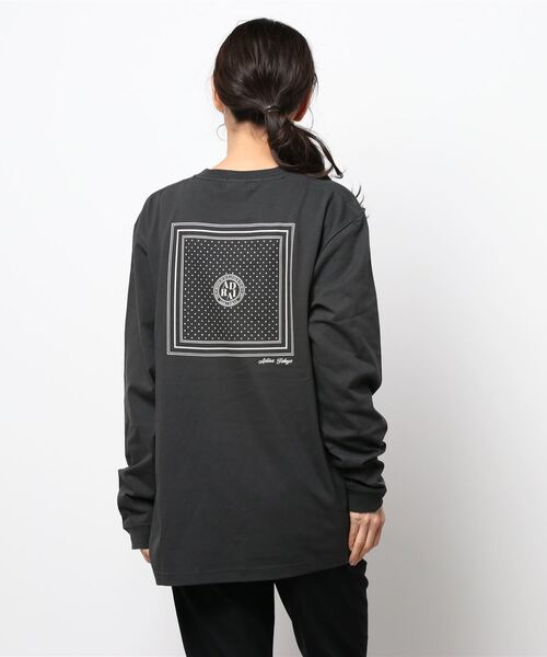 ADIRA（アディラ）の「ユニセックススカーフガラL/T（Tシャツ/カットソー・レディース・スミクロ/エンジ・LARGE）」の4枚目の写真