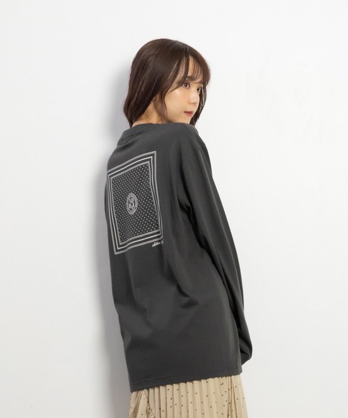 ADIRA（アディラ）の「ユニセックススカーフガラL/T（Tシャツ/カットソー・レディース・スミクロ/エンジ・LARGE）」の2枚目の写真