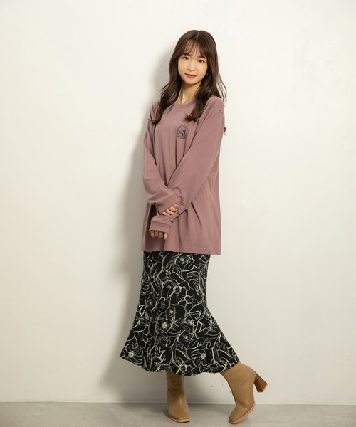 ADIRA（アディラ）の「ユニセックススカーフガラL/T（Tシャツ/カットソー・レディース・スミクロ/エンジ・LARGE）」の7枚目の写真