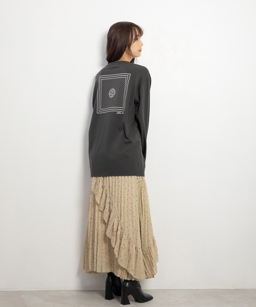 ADIRA（アディラ）の「ユニセックススカーフガラL/T（Tシャツ/カットソー・レディース・スミクロ/エンジ・LARGE）」の15枚目の写真