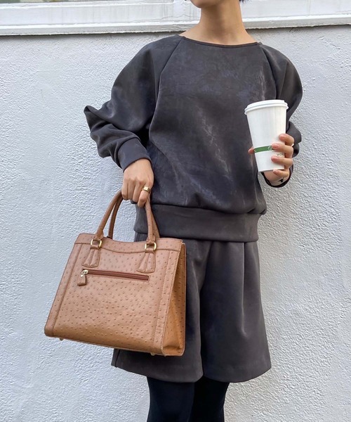 leswel（レスウェル）の「モチモチ スエード調 ラグラントレーナー（Tシャツ/カットソー・レディース・ブラウン/チャコールグレー/クリーム・4L/LL/3L/M/5L/L）」の2枚目の写真