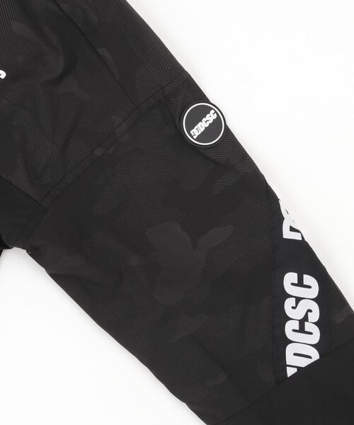 DC(ディーシー)の「DC/ディーシー TRACK JACKET トラックジャケット 防水加工 裏メッシュ YJK221527(ナイロンジャケット・キッズ・レッド/ブラック・130cm/150cm/160cm/140cm)」の4枚目の写真