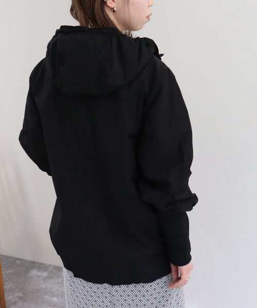 fredy emue(フレディエミュ)の「T/Cウェザー袖リブZIPパーカー(マウンテンパーカー・レディース・ブラック/ベージュ/ラベンダー・38)」の11枚目の写真