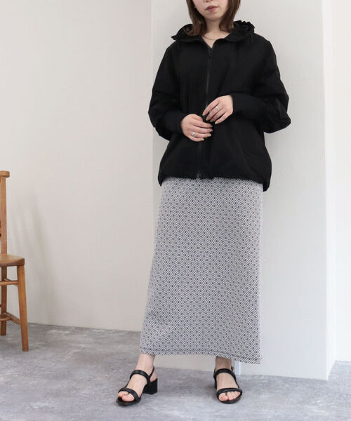 fredy emue(フレディエミュ)の「T/Cウェザー袖リブZIPパーカー(マウンテンパーカー・レディース・ブラック/ベージュ/ラベンダー・38)」の12枚目の写真