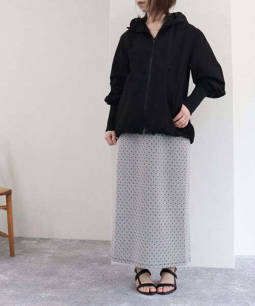 fredy emue(フレディエミュ)の「T/Cウェザー袖リブZIPパーカー(マウンテンパーカー・レディース・ブラック/ベージュ/ラベンダー・38)」の13枚目の写真