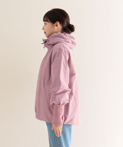 fredy emue(フレディエミュ)の「T/Cウェザー袖リブZIPパーカー(マウンテンパーカー・レディース・ブラック/ベージュ/ラベンダー・38)」の22枚目の写真