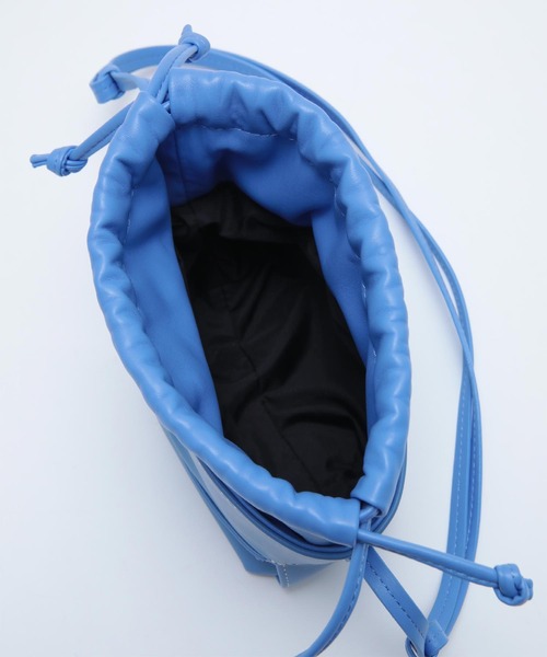 titivate（ティティベイト）の「ﾌｪｲｸﾚｻﾞｰ巾着ﾊﾞｯｸﾞ（ハンドバッグ・レディース・ブルー/イエロー/ブラック・FREE）」の17枚目の写真