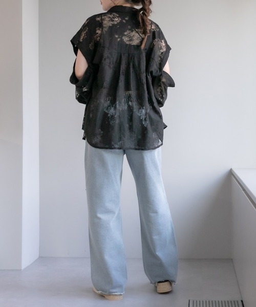 OLIVE des OLIVE（オリーブデオリーブ）の「肩開きシャツ（シャツ/ブラウス・レディース・オフホワイト/サックスブルー/グレイッシュベージュ/ホワイト/ベージュ/ブラック/オレンジ・FREE）」の10枚目の写真