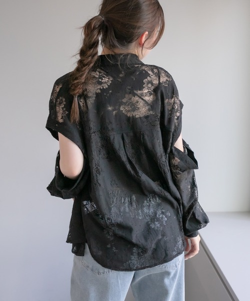 OLIVE des OLIVE（オリーブデオリーブ）の「肩開きシャツ（シャツ/ブラウス・レディース・オフホワイト/サックスブルー/グレイッシュベージュ/ホワイト/ベージュ/ブラック/オレンジ・FREE）」の13枚目の写真