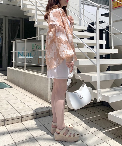 OLIVE des OLIVE（オリーブデオリーブ）の「肩開きシャツ（シャツ/ブラウス・レディース・オフホワイト/サックスブルー/グレイッシュベージュ/ホワイト/ベージュ/ブラック/オレンジ・FREE）」の15枚目の写真