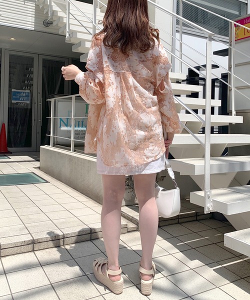 OLIVE des OLIVE（オリーブデオリーブ）の「肩開きシャツ（シャツ/ブラウス・レディース・オフホワイト/サックスブルー/グレイッシュベージュ/ホワイト/ベージュ/ブラック/オレンジ・FREE）」の16枚目の写真