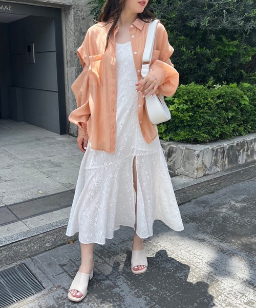 OLIVE des OLIVE（オリーブデオリーブ）の「肩開きシャツ（シャツ/ブラウス・レディース・オフホワイト/サックスブルー/グレイッシュベージュ/ホワイト/ベージュ/ブラック/オレンジ・FREE）」の21枚目の写真